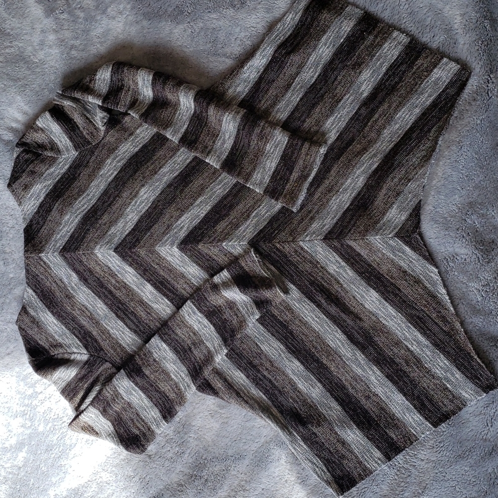 Knox Rose V Neck Sharkbite Hem Pullover Gray Brown Gold Stripe Sweater Small - Picture 6 of 8